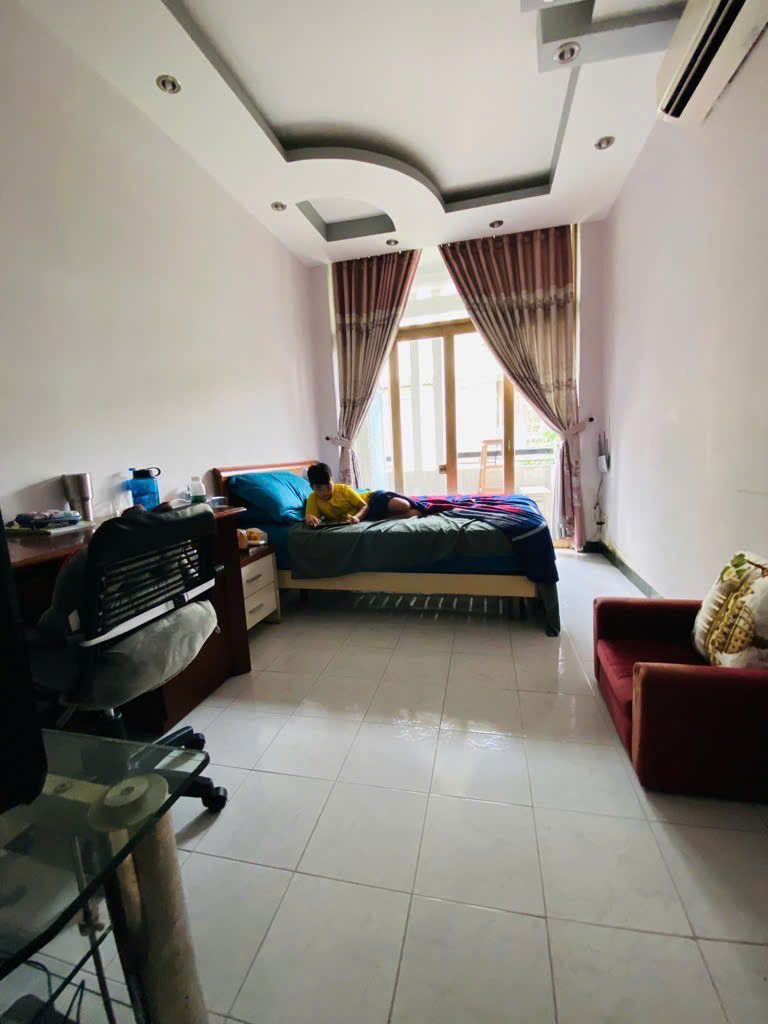 Nhà Cách Mạng Tháng 8, Quận 10, 4 tầng BTCT, 40m2, hẻm 6m, 7.x tỷ